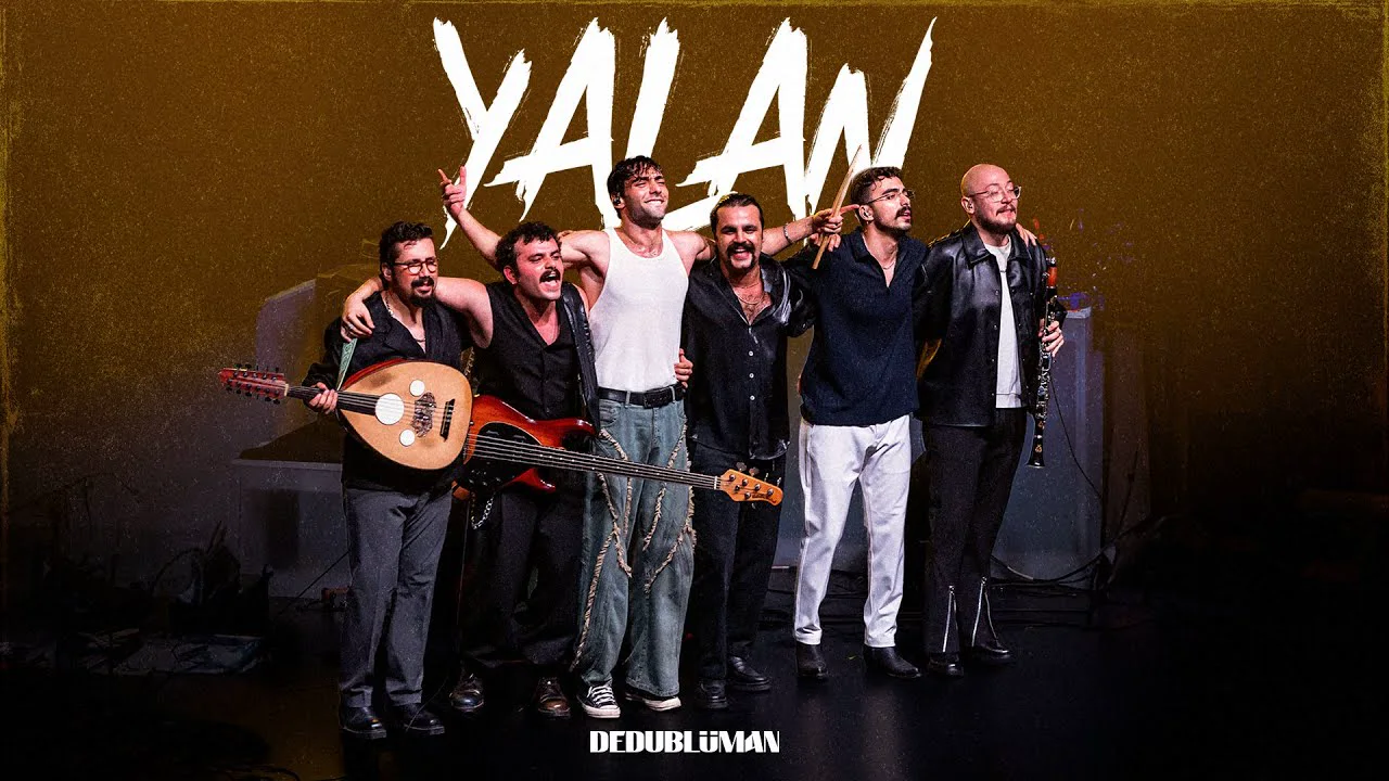 Dedublüman İstanbul Konseri — 2026-08-13 kartında kullanılan, resmî Dedublüman YouTube videosundan alınmış tanıtım karesi; konser afişi değildir. · Dedublüman