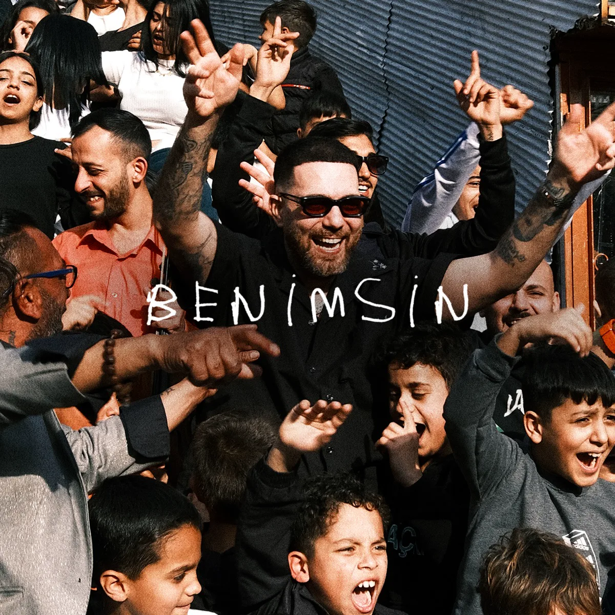 BENİMSİN için Apple Music kataloğunda doğrulanan resmî yayın kapağı. · BENİMSİN